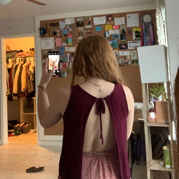 Cute open back tank! - Picture 2 of 4